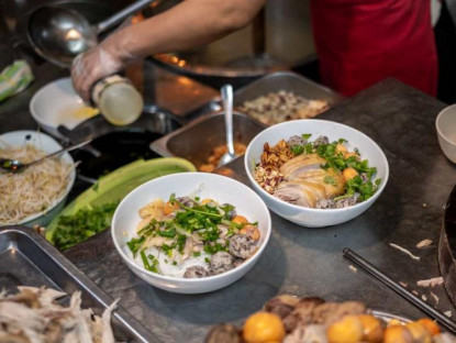 Ăn gì - Một tô phở, một ngôi sao Michelin và câu chuyện của du lịch Việt Nam
