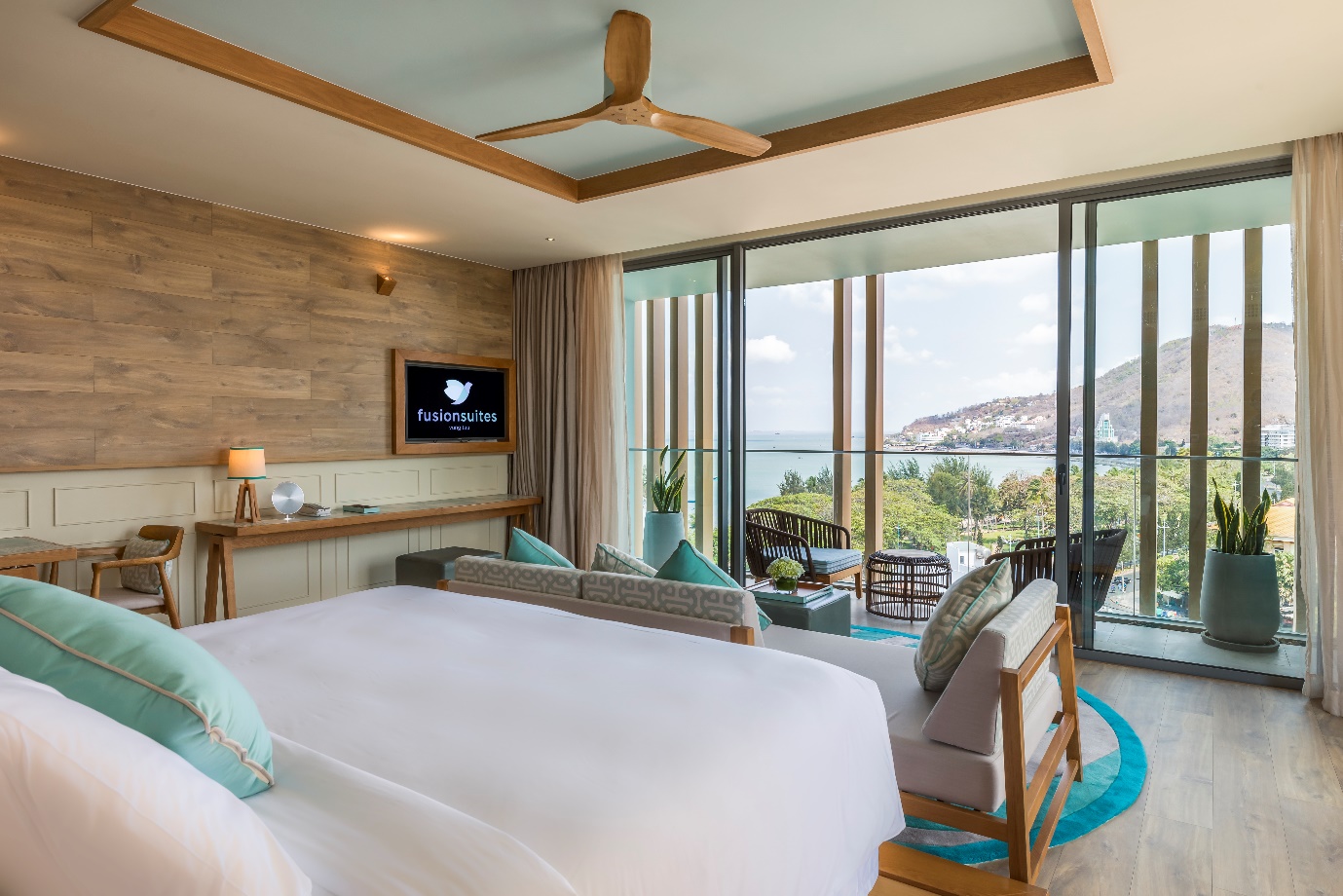 Chạm vào mùa hè giữa biển trời tại Fusion Suites Vung Tau - 9