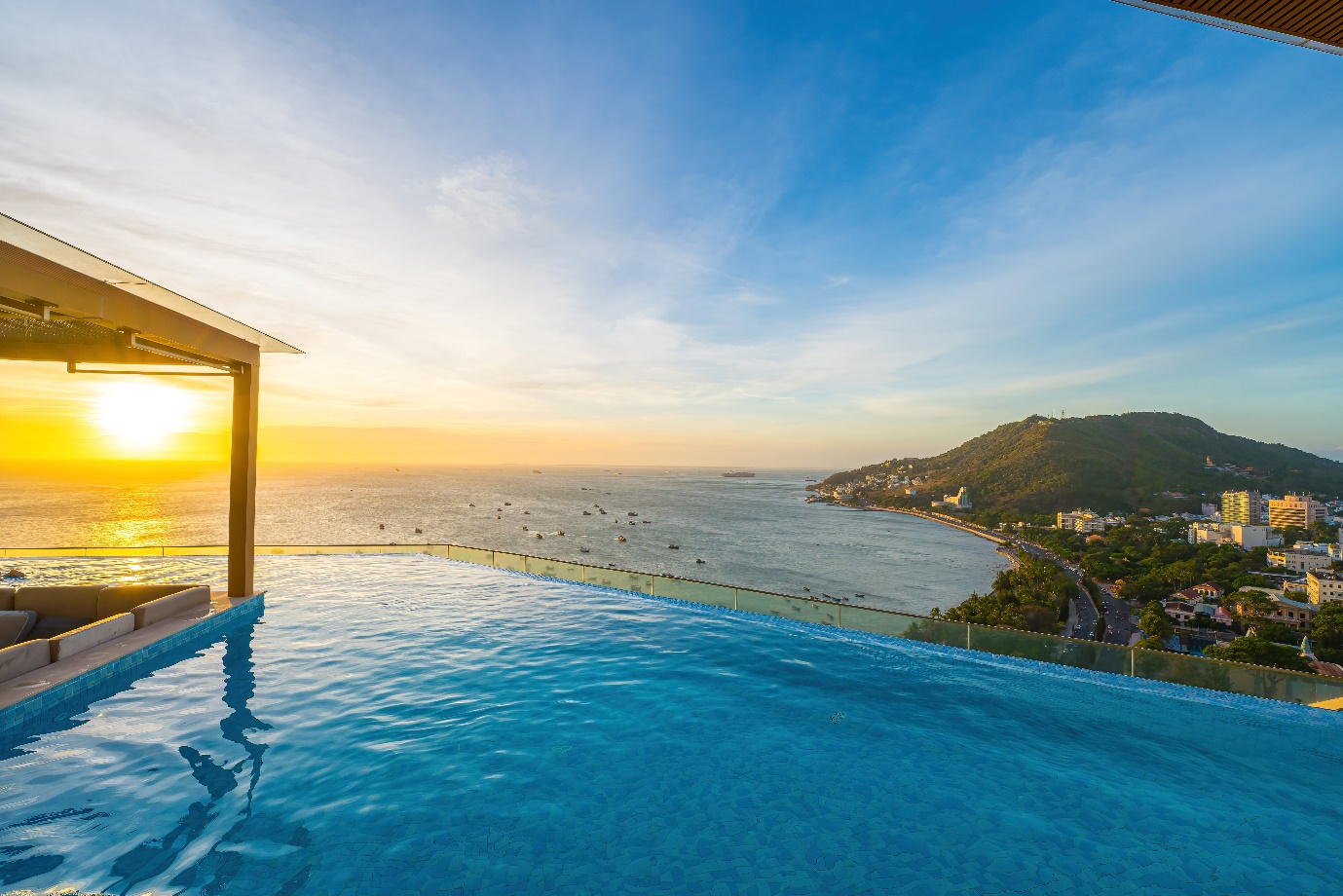 Chạm vào mùa hè giữa biển trời tại Fusion Suites Vung Tau - 3