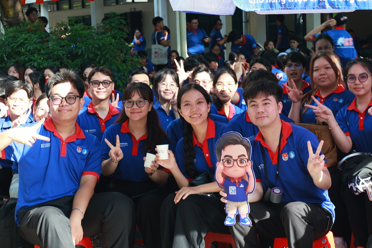 hon 6.000 sinh vien tinh nguyen tiep suc mua thi tai tp.hcm - 4