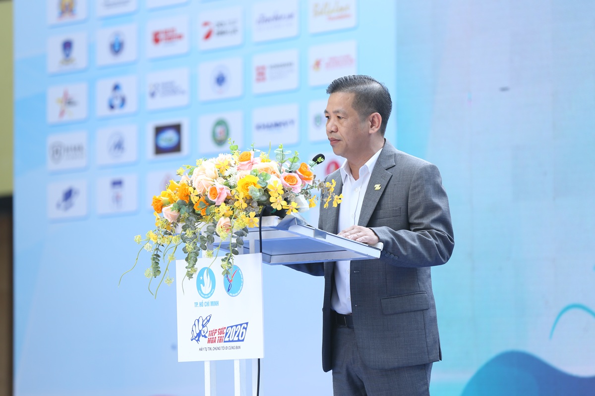 hon 6.000 sinh vien tinh nguyen tiep suc mua thi tai tp.hcm - 2