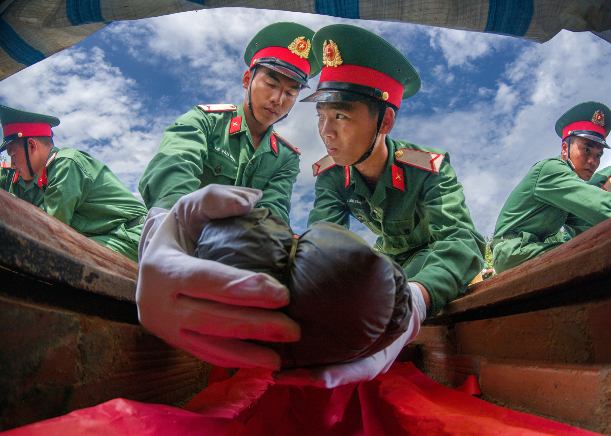 Thiêng liêng Cờ Tổ quốc! - 1