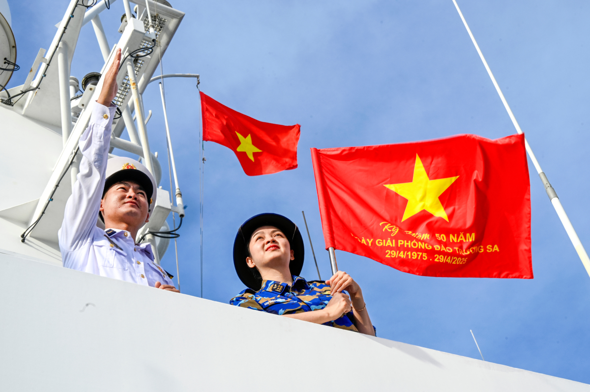 Thiêng liêng Cờ Tổ quốc! - 3