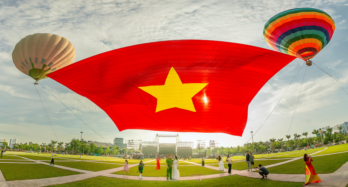 Thiêng liêng Cờ Tổ quốc! - 8
