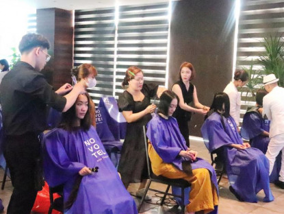  - Trao mái tóc – gửi yêu thương đến bệnh nhân ung thư