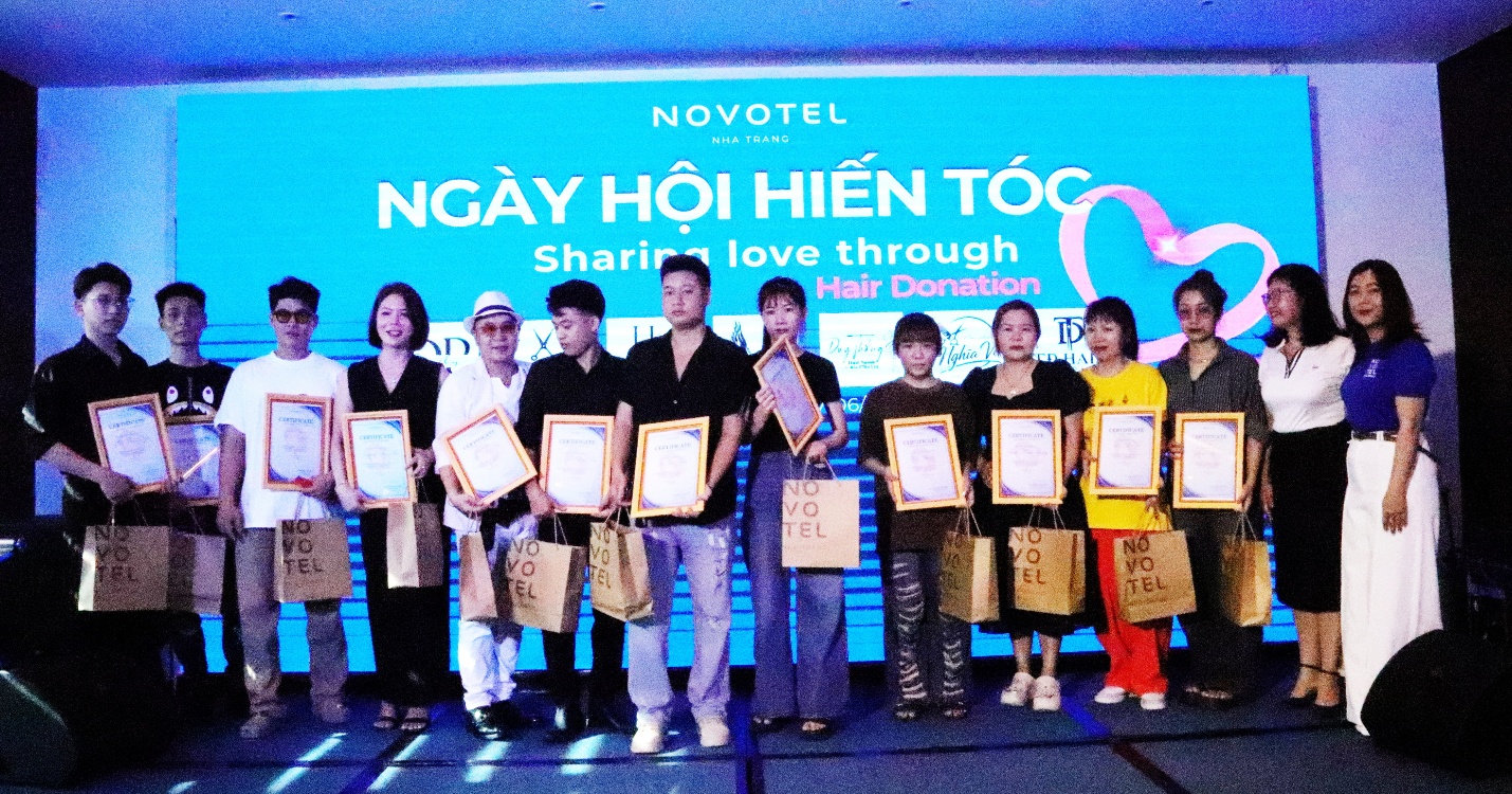 Trao mái tóc – gửi yêu thương đến bệnh nhân ung thư - 3