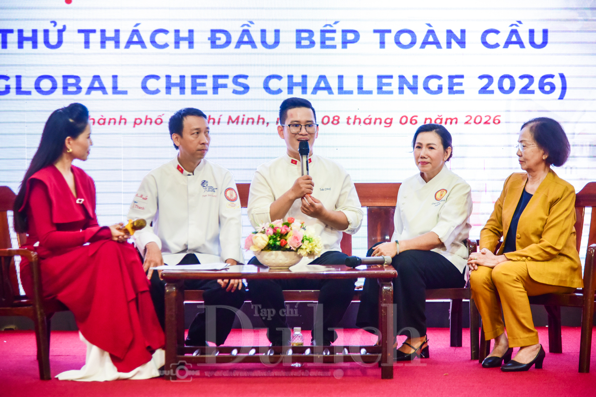 Cảm xúc trào dâng cờ Tổ quốc tung bay trên bục trao giải Chung kết nghề bếp thế giới - 4