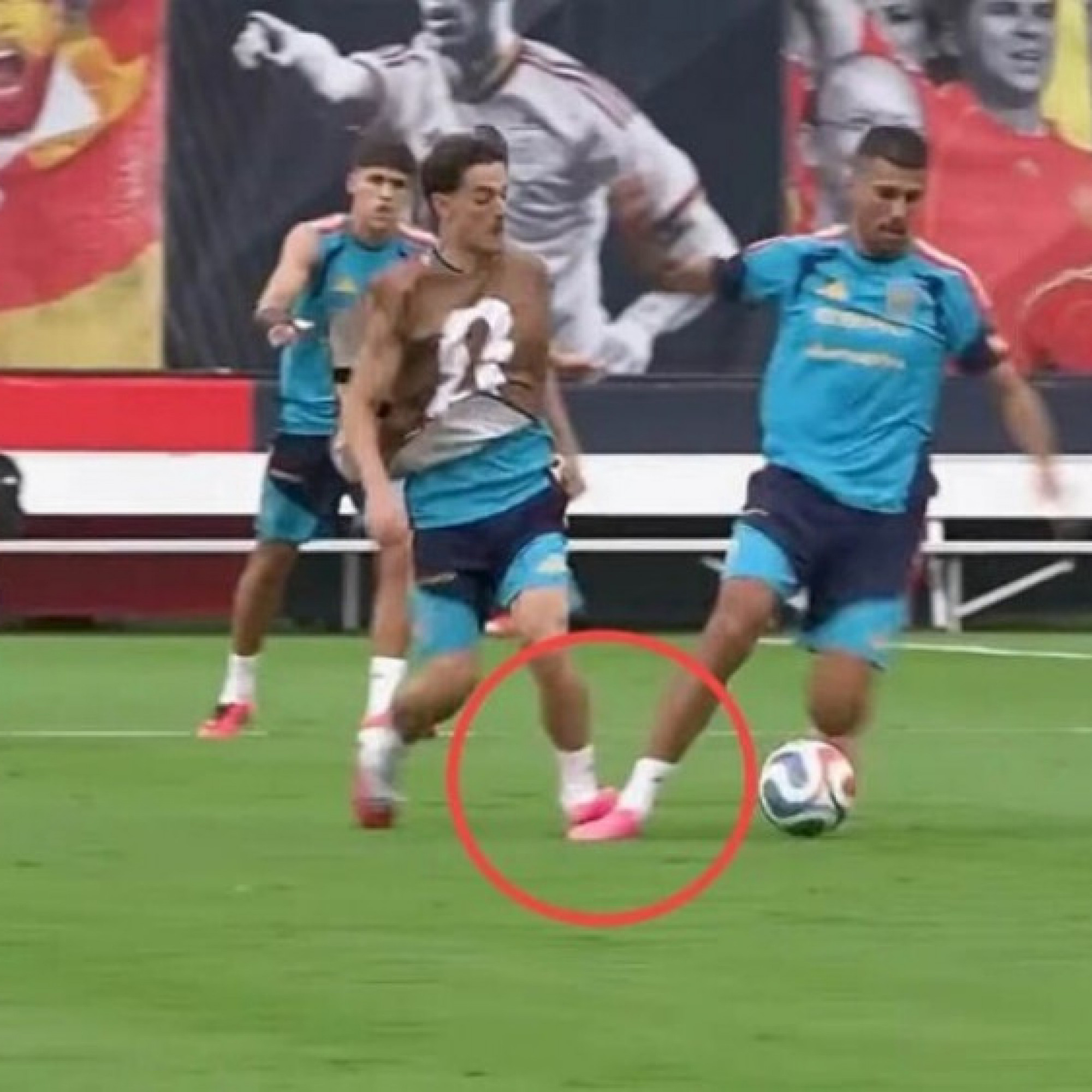  - Gavi vào bóng thô bạo khiến Rodri đau đớn, tuyển TBN có biến trước World Cup