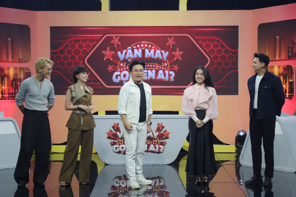 Vận May Gọi Tên Ai? tập 14: Đại Nghĩa chạnh lòng khi bị Nhã Thy gọi bằng “chú” trên sóng truyền hình - 1
