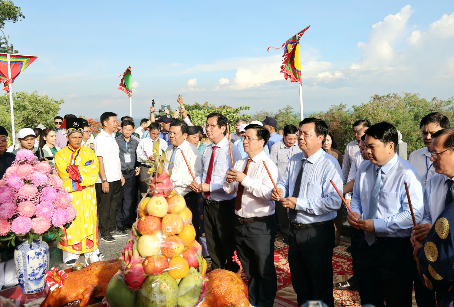Nấu nước tắm Bà Chúa Xứ Núi Sam từ 9 loại hoa - 16