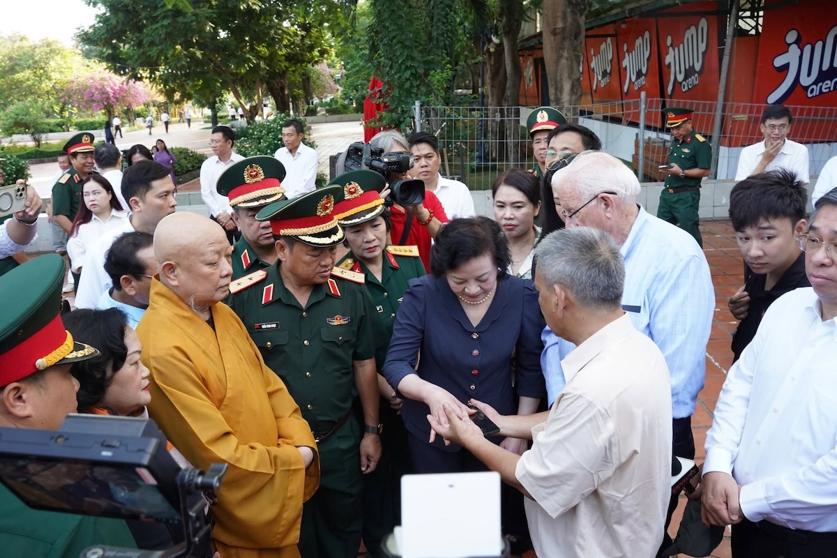 Dưới những tán cây xanh, ký ức vẫn chưa ngủ yên - 10
