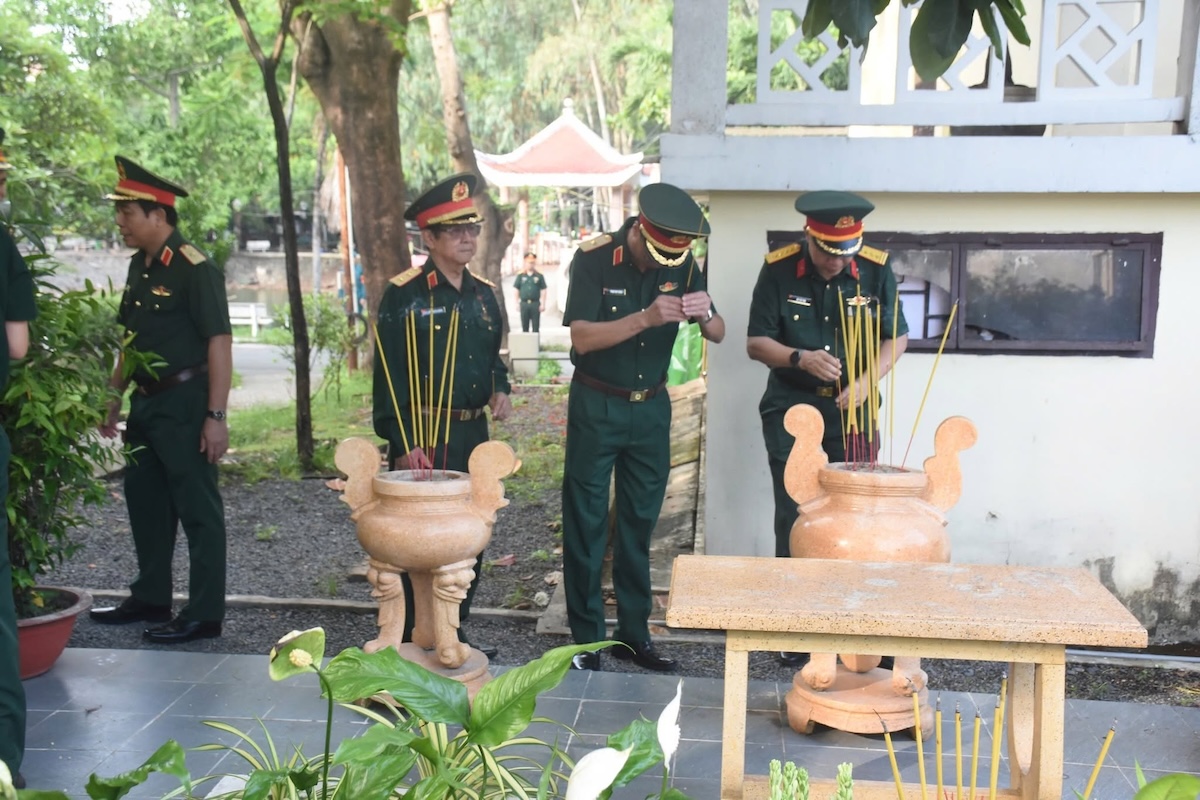 Dưới những tán cây xanh, ký ức vẫn chưa ngủ yên - 5