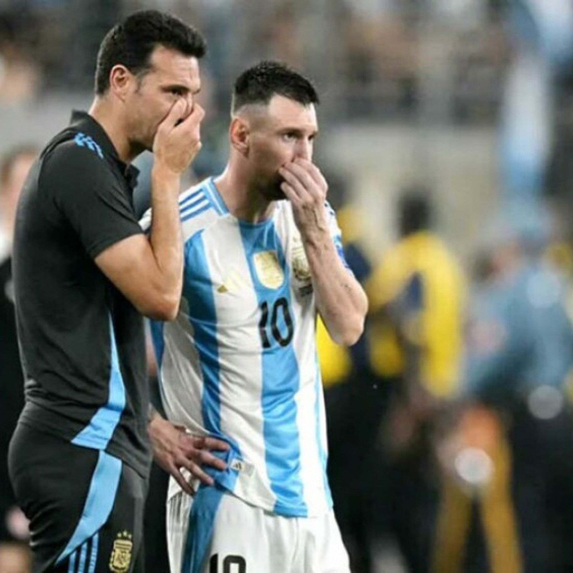  - HLV Argentina bức xúc đáp trả vì bị hiểu nhầm "mọi chuyện phải xin phép Messi"