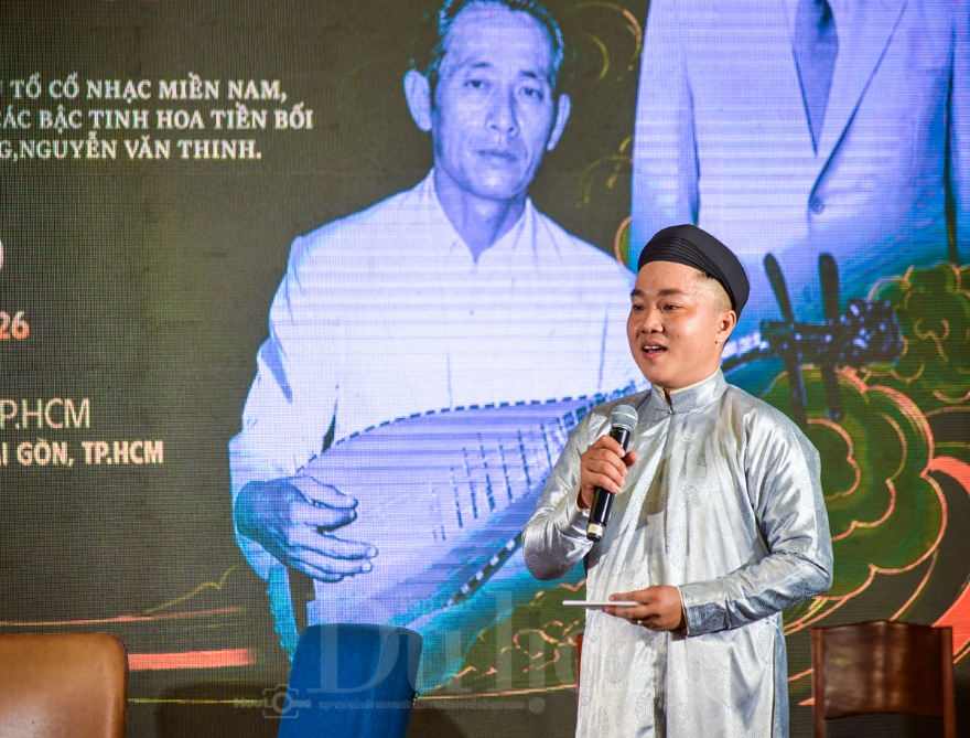 Tuyệt tác trăm năm đàn Tỳ Bà cùng đàn Tam tái xuất giữa phố đông - 9