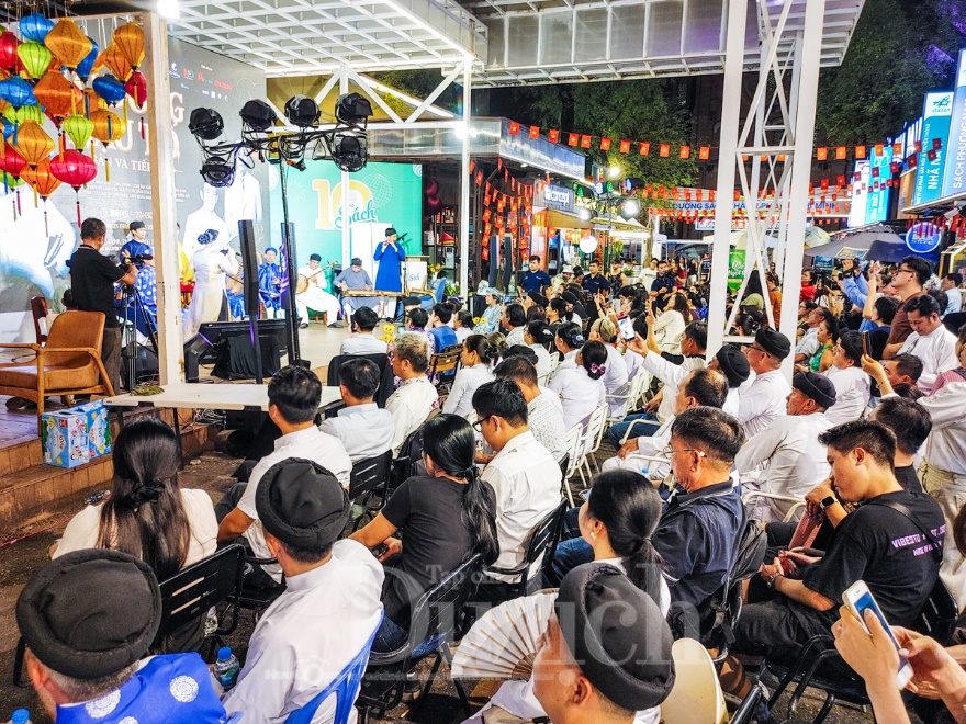 Tuyệt tác trăm năm đàn Tỳ Bà cùng đàn Tam tái xuất giữa phố đông - 15