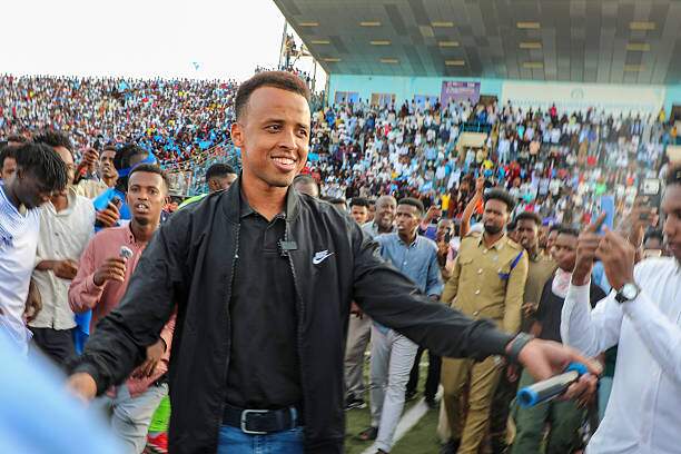 Trọng tài Somalia bị Mỹ hắt hủi bỗng lên đời: UEFA cho bắt Siêu cúp, đại gia tặng số tiền giật mình - 2