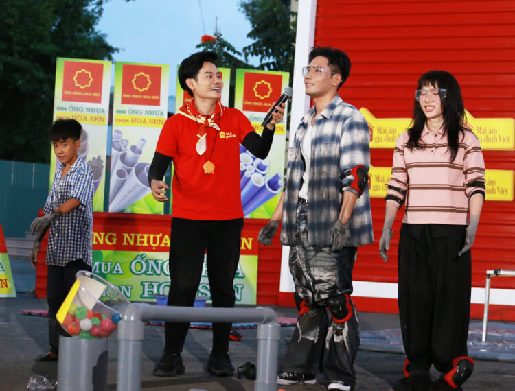 Phúc Du và Mỹ Mỹ vượt thử thách ở “Mái ấm gia đình Việt”, mang về gần 300 triệu đồng cho trẻ em khó khăn 