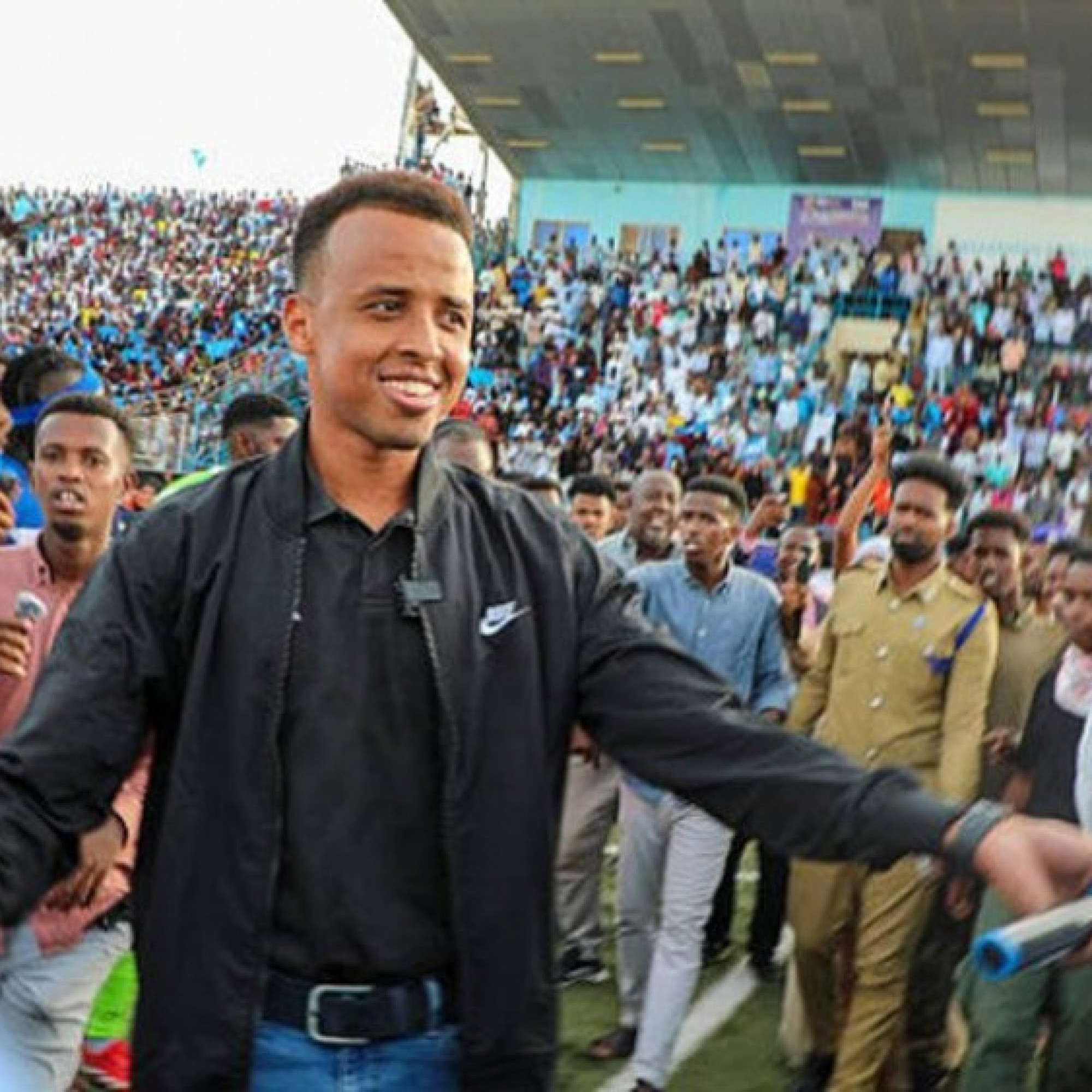  - Trọng tài Somalia bị Mỹ hắt hủi bỗng lên đời: UEFA cho bắt Siêu cúp, đại gia tặng số tiền giật mình