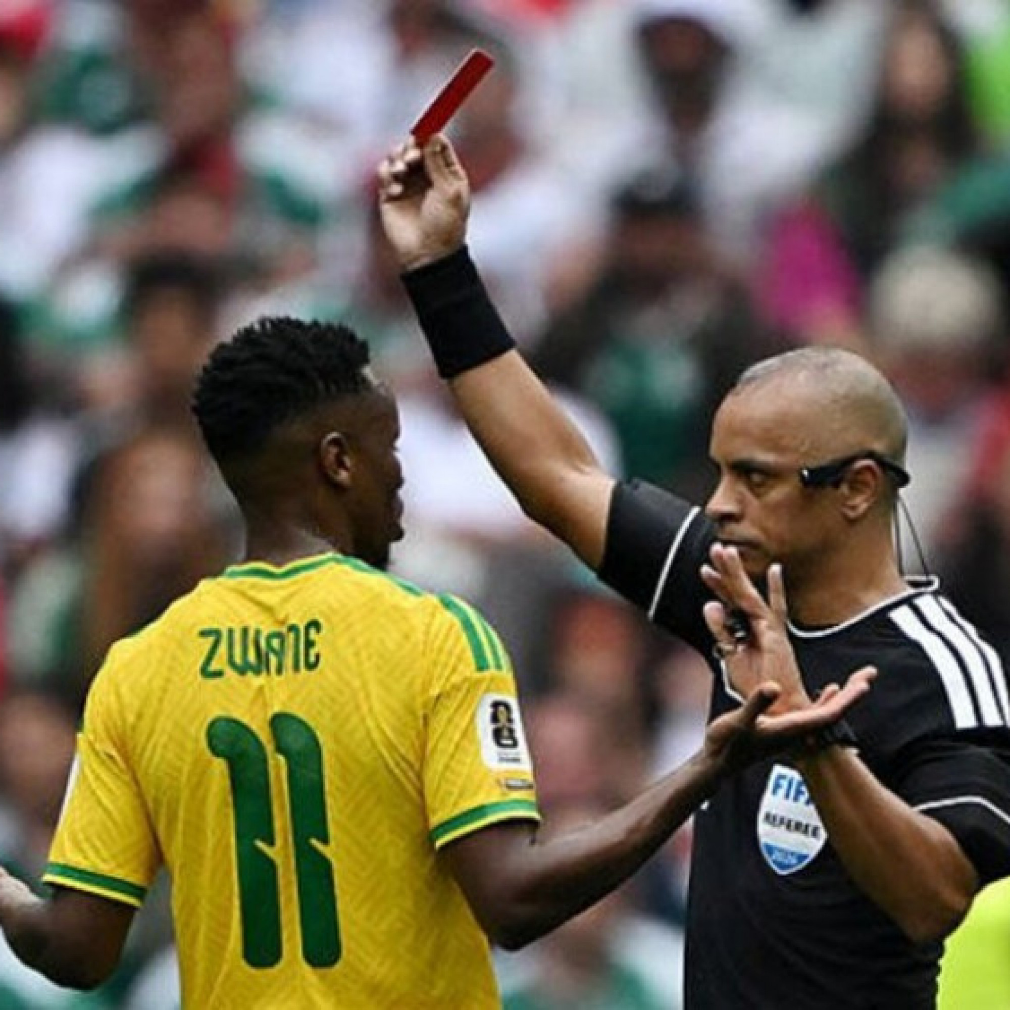  - Trận khai mạc World Cup có tận 3 thẻ đỏ, gần bằng tổng cả World Cup 2022