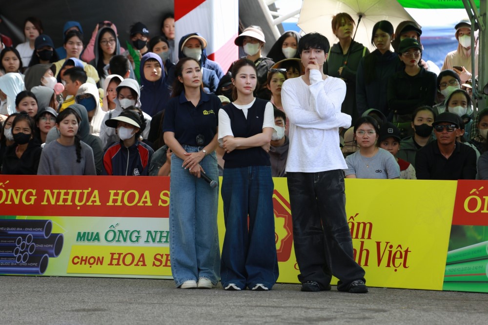 Hương Tràm xúc động, Khánh Vy nghẹn ngào trở về quê hương tham gia ghi hình Mái ấm gia đình Việt - 3