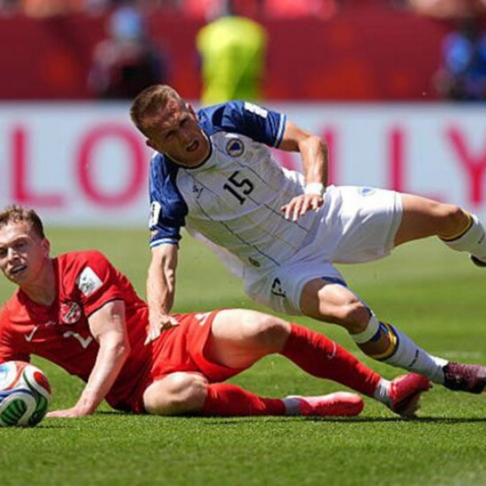  - Video bóng đá Canada - Bosnia: Người hùng dự bị, nghẹt thở phút bù giờ (World Cup)