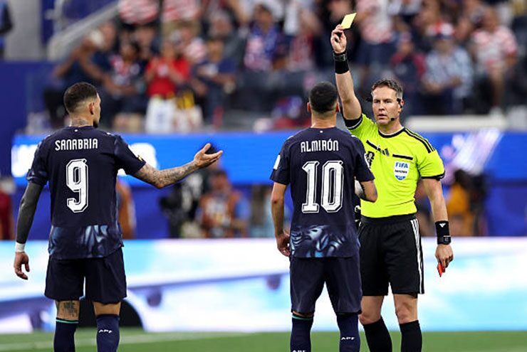 Lịch sử VAR sang trang: Lần đầu minh oan ăn vạ ở World Cup, công của trọng tài Collina - 1