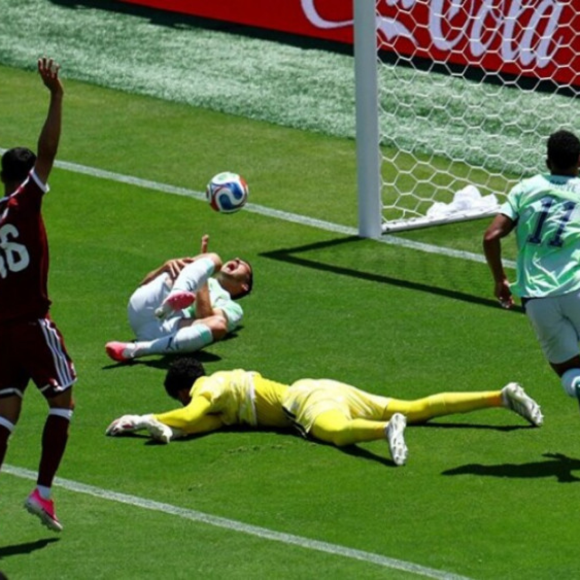  - Tranh cãi VAR ở World Cup: Qatar bị thổi phạt đền oan?
