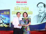 Ra mắt sách 