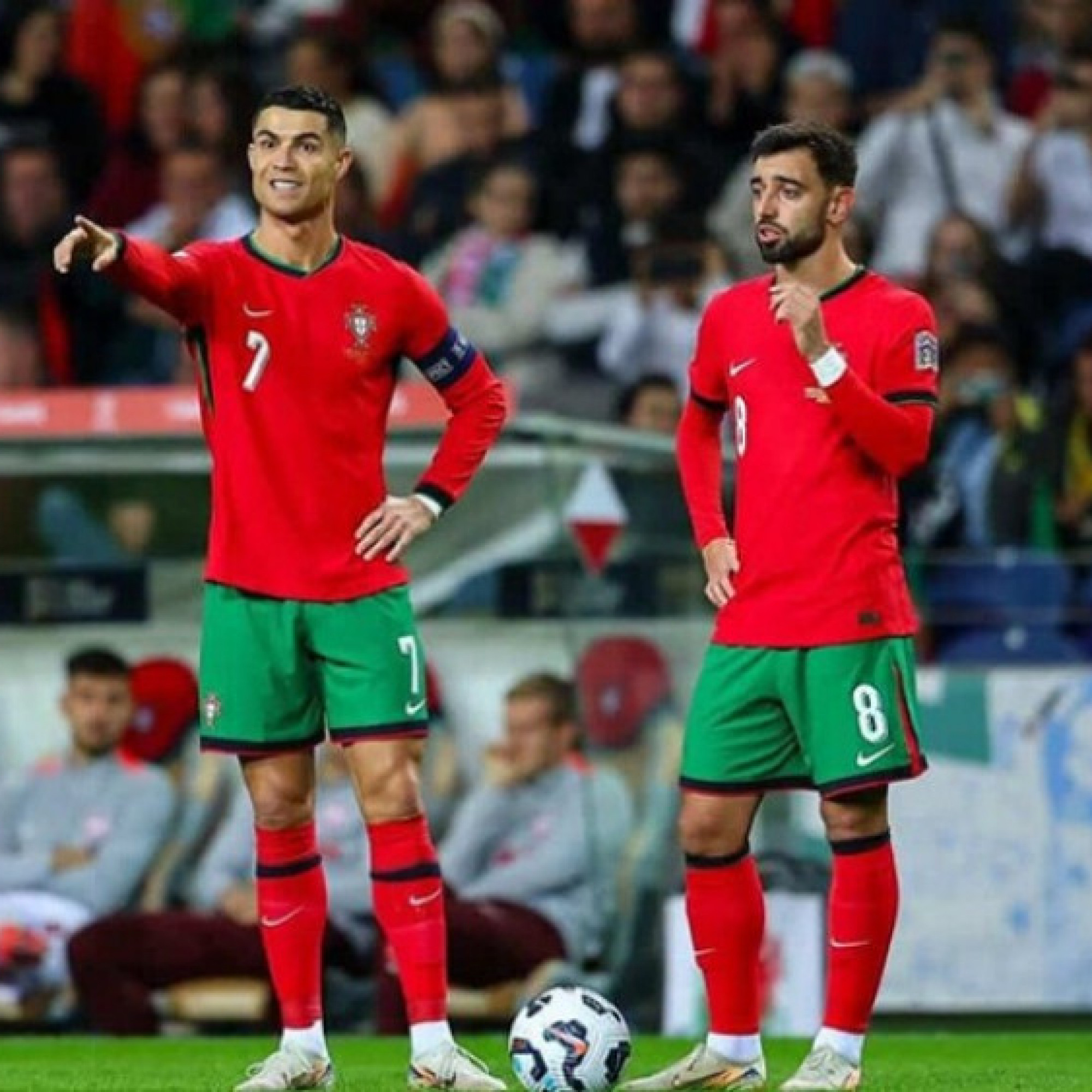  - Tin nóng bóng đá World Cup 15/6: Fernandes được khuyên đình công nếu Ronaldo đá chính