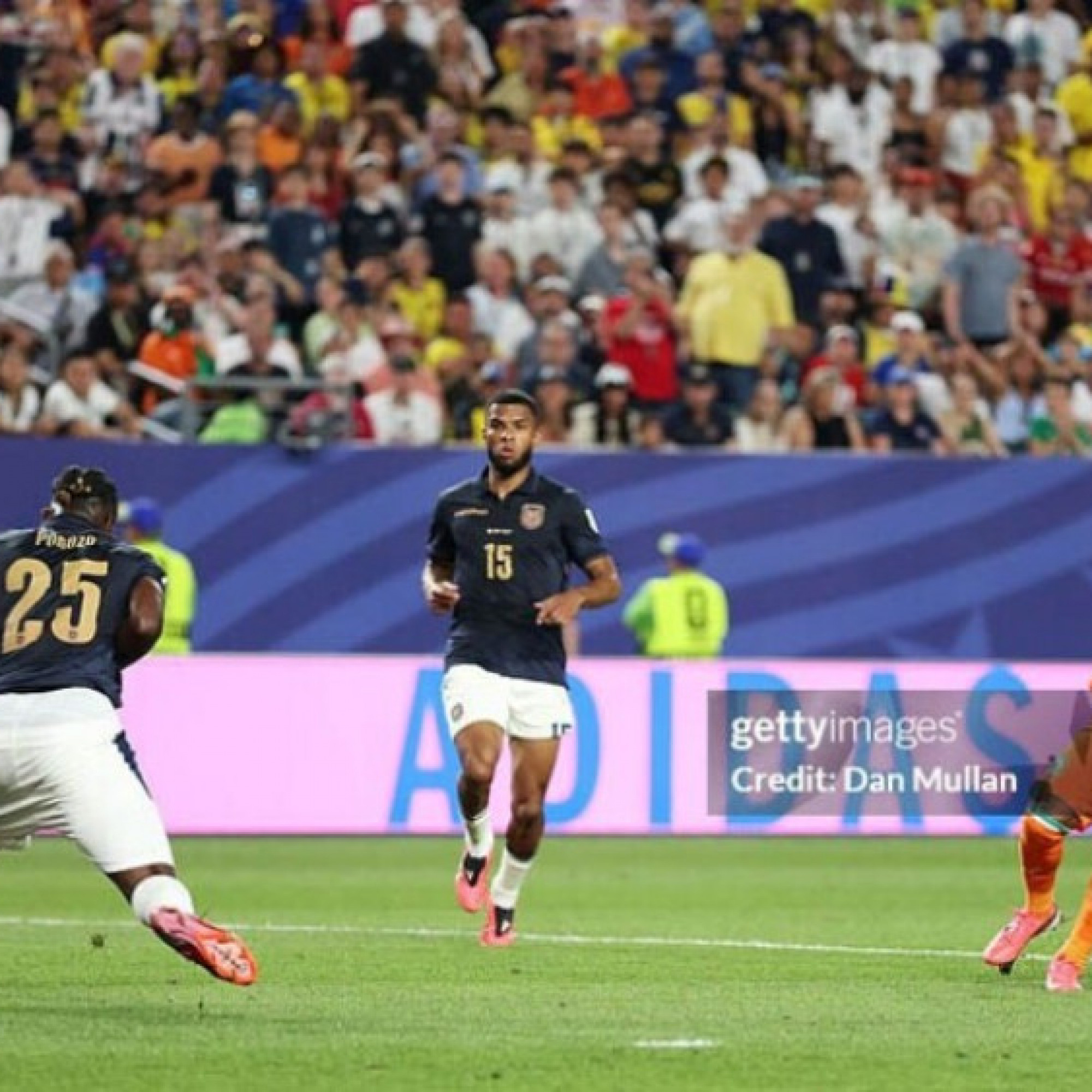  - Video bóng đá Bờ Biển Ngà - Ecuador: Sao MU Diallo rực sáng, vỡ òa phút 90 (World Cup)