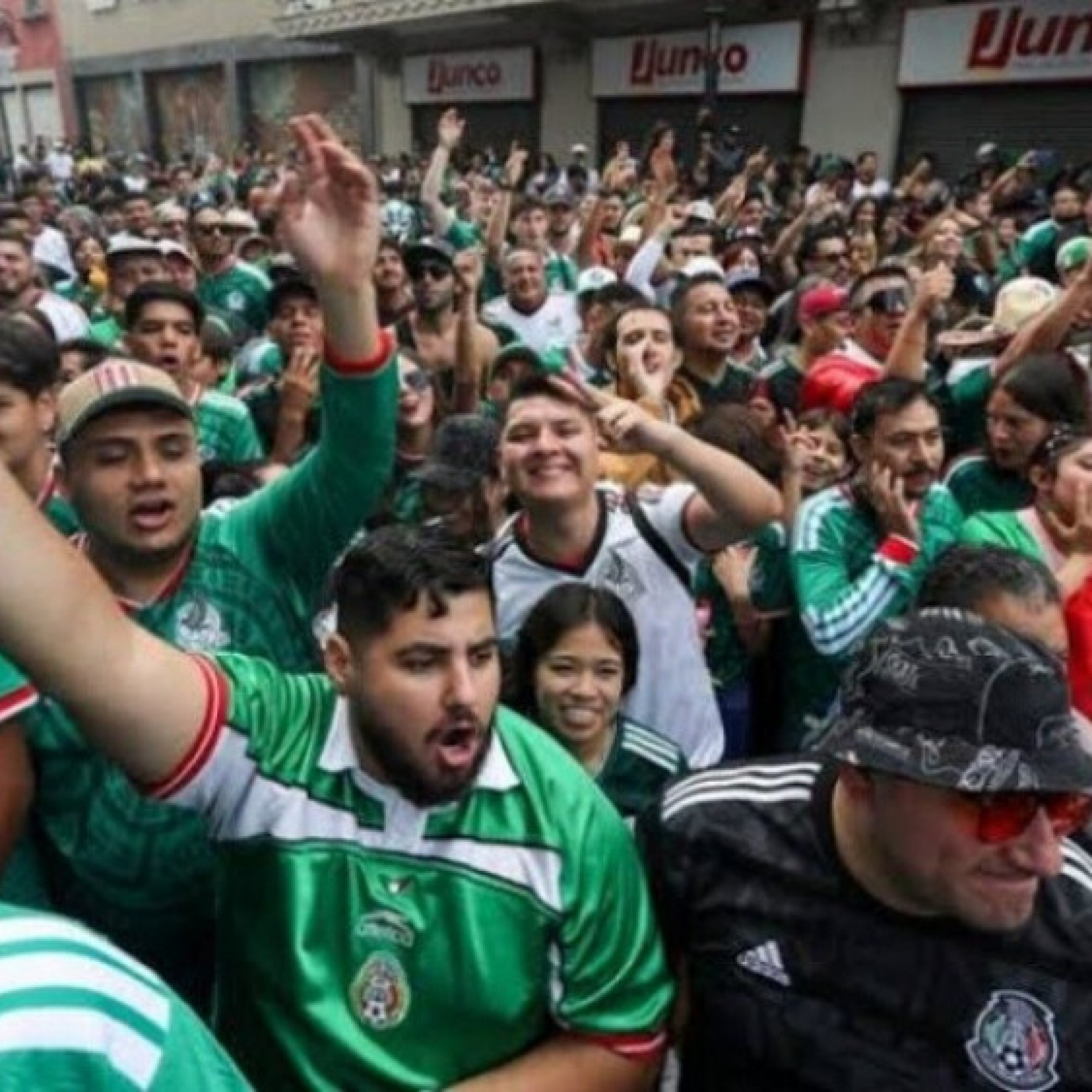 Tin nóng bóng đá World Cup 15/6: 2 fan Trung Quốc bị cướp có vũ trang ở Mexico