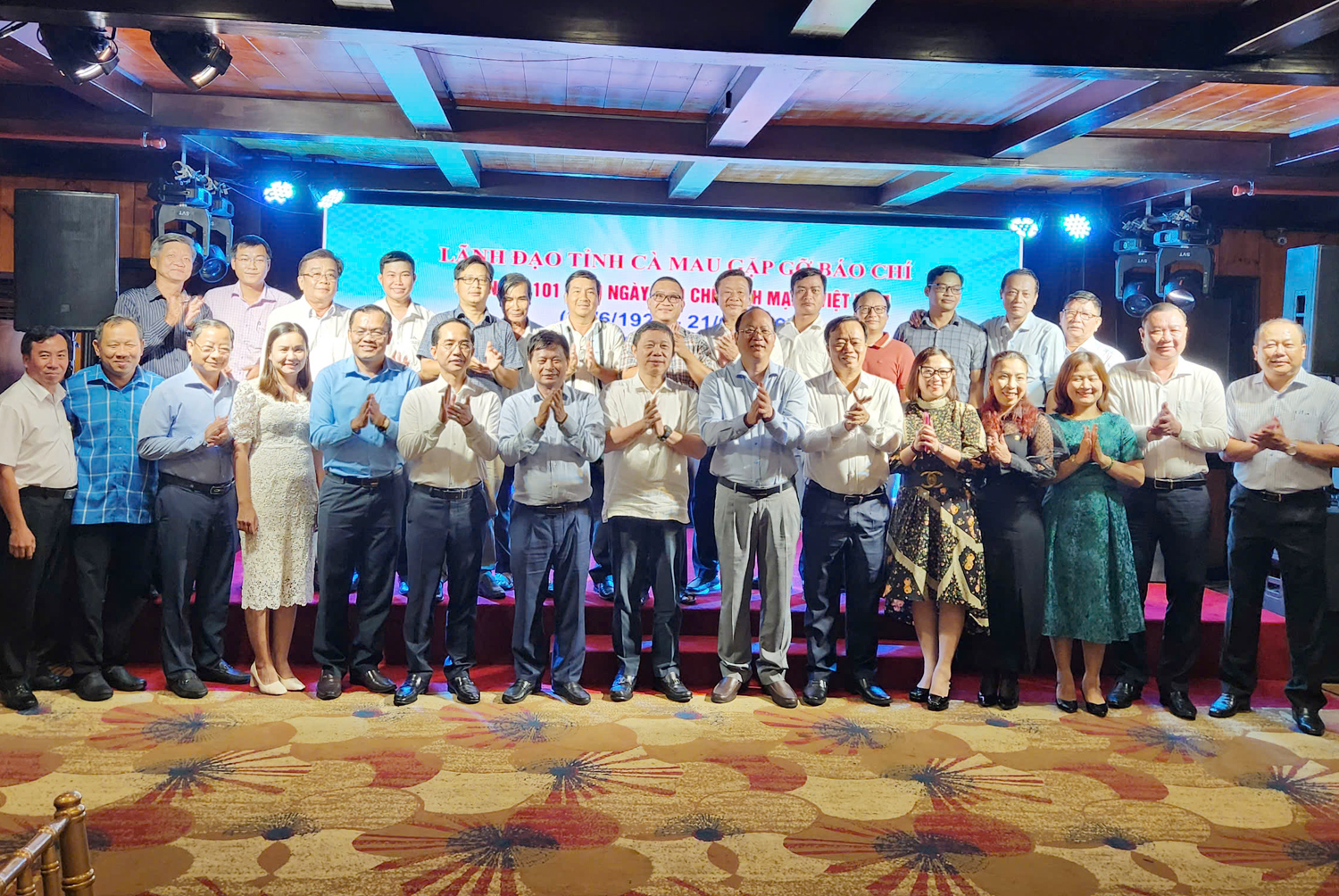 Tổng biên tập Tạp chí Du lịch TP.HCM nhận bằng khen của UBND tỉnh Cà Mau - 5