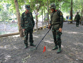  - Dùng radar xuyên đất tìm hố chôn tập thể liệt sĩ tại Công viên Lê Thị Riêng