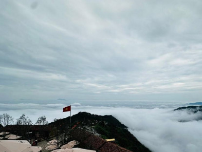  - Ghé thăm ngôi làng trên chín tầng mây