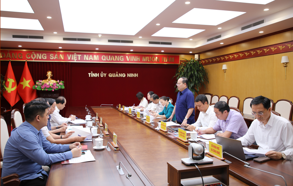 Quảng Ninh phát triển kinh tế gắn với bảo đảm quốc phòng, an ninh - 1