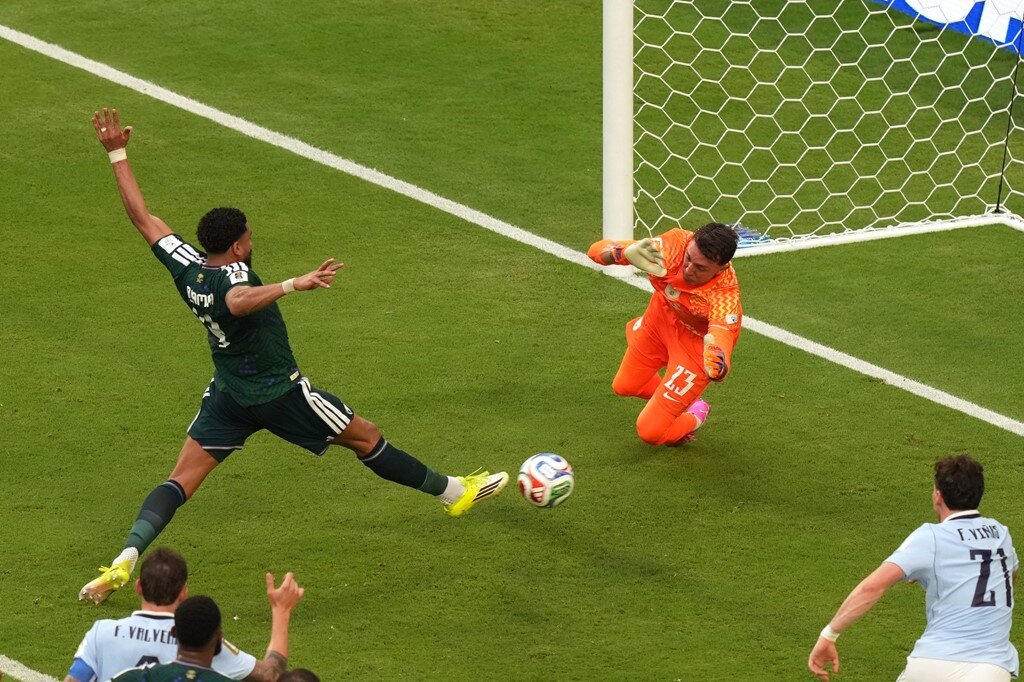 Video bóng đá Saudi Arabia - Uruguay: Nản lòng vì "người nhện" với 9 pha cứu thua (World Cup) - 1