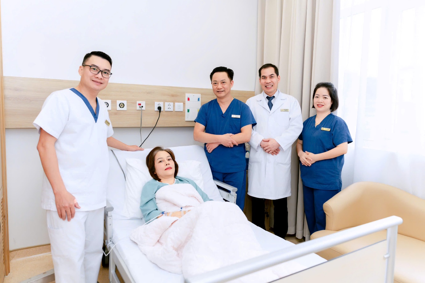 Vinmec Hạ Long cứu nữ bệnh nhân 45 tuổi thoát nguy cơ thủng đại tràng do polyp tái phát phức tạp - 2