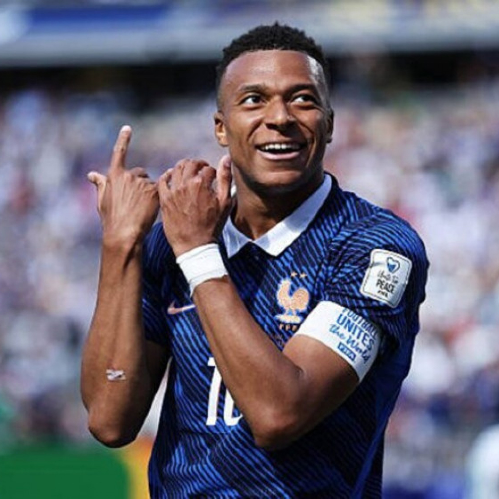  - Mbappe từ thảm họa hiệp 1 tới người hùng cú đúp, vượt Messi & Pele ở các kỳ World Cup