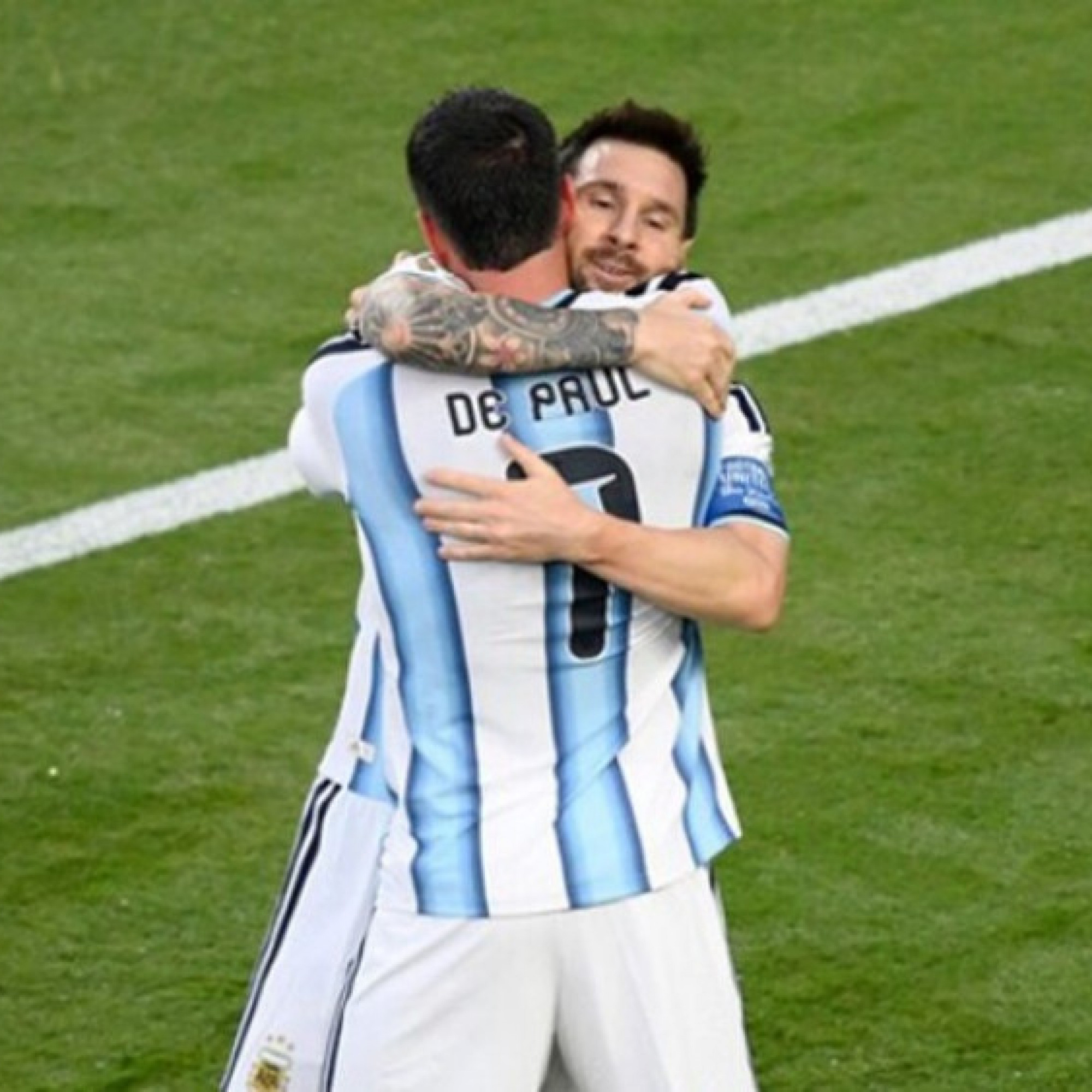  - Nức lòng Messi ghi siêu phẩm trận ra quân World Cup, lập hàng loạt kỷ lục