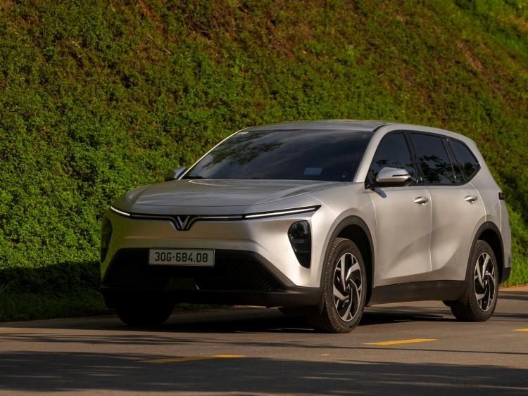 Chủ xe VinFast Limo Green: Đi xa nhẹ nhàng hơn hẳn vì không phải gánh tiền nhiên liệu