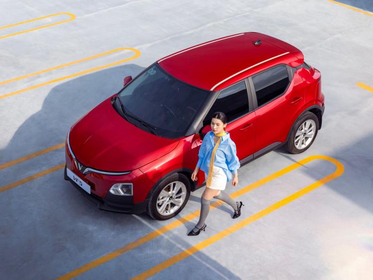 Chủ xe VinFast VF 5 thích thú với chiếc xe “một công đôi việc”