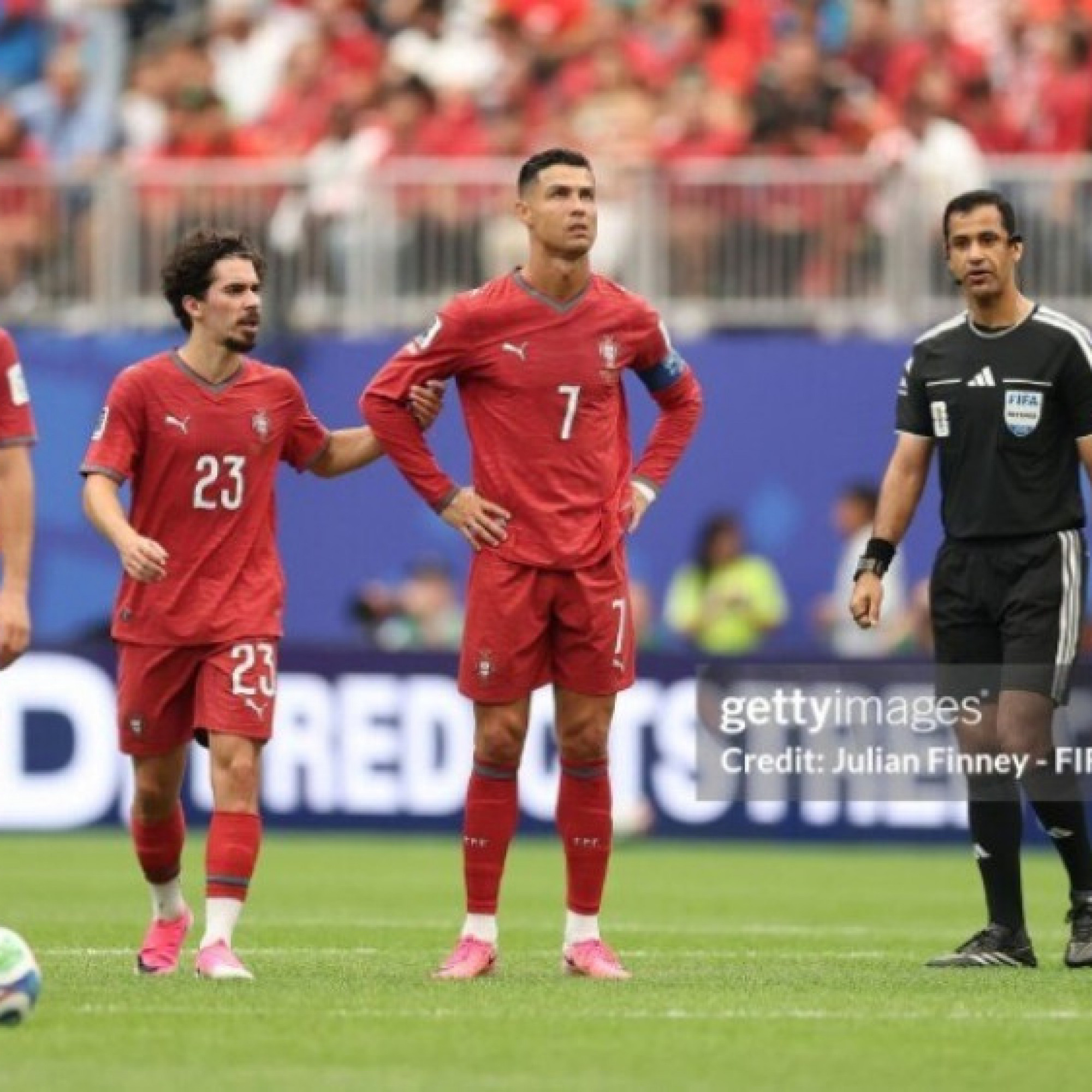  - Ronaldo không "trả lời" Messi, Bô Đào Nha mỏi mắt tìm điểm sáng ngày ra quân World Cup