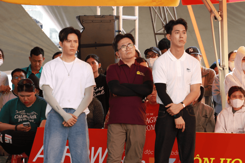 Đại Nghĩa bật khóc, Song Luân và Anh Tú nghẹn ngào trước cô bé mồ côi được ông bà hàng xóm cưu mang suốt hơn 10 năm - 1