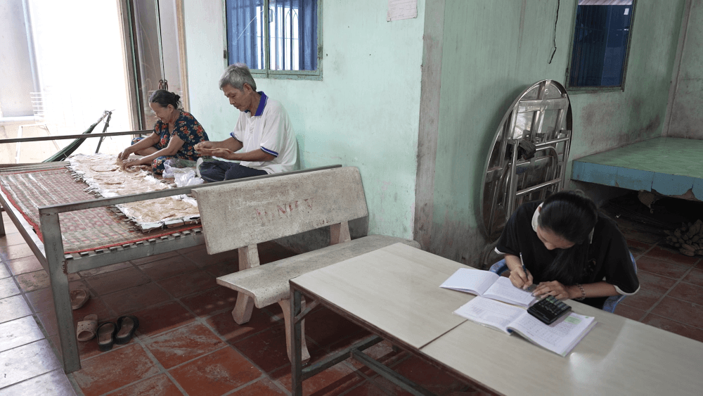 Đại Nghĩa bật khóc, Song Luân và Anh Tú nghẹn ngào trước cô bé mồ côi được ông bà hàng xóm cưu mang suốt hơn 10 năm - 3