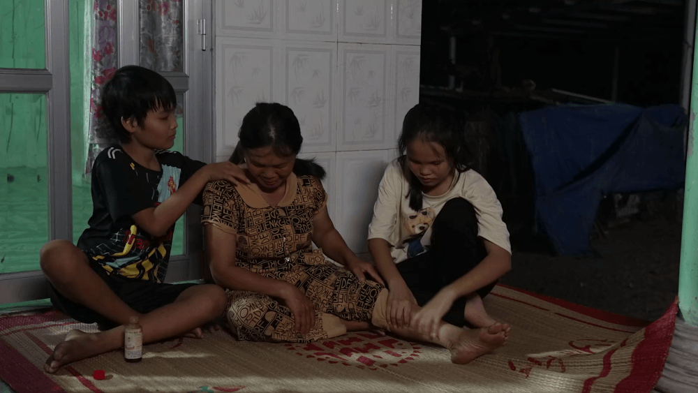 Đại Nghĩa bật khóc, Song Luân và Anh Tú nghẹn ngào trước cô bé mồ côi được ông bà hàng xóm cưu mang suốt hơn 10 năm - 8