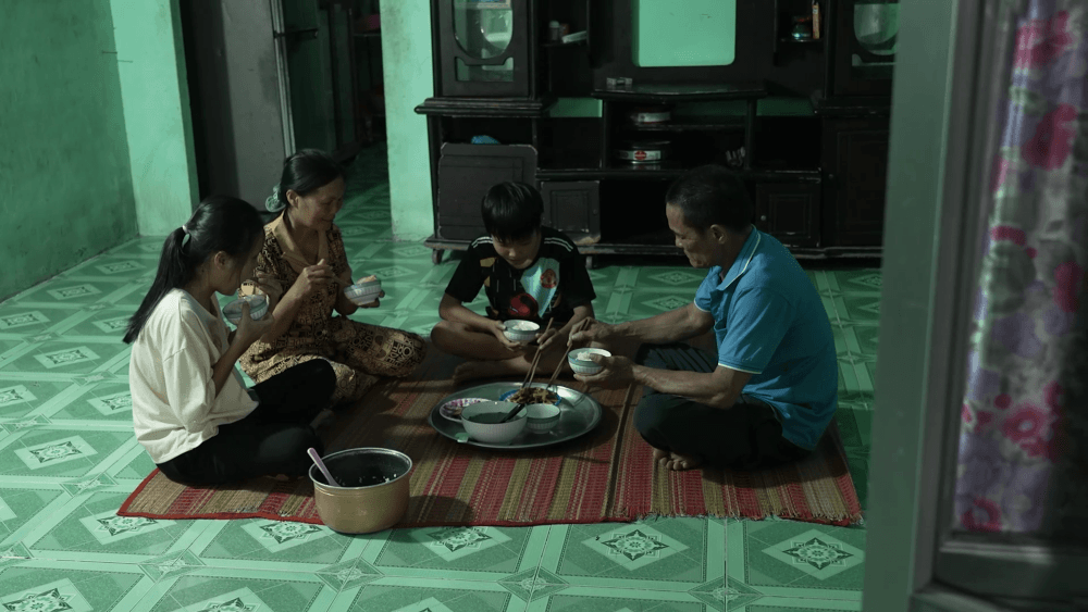 Đại Nghĩa bật khóc, Song Luân và Anh Tú nghẹn ngào trước cô bé mồ côi được ông bà hàng xóm cưu mang suốt hơn 10 năm - 9