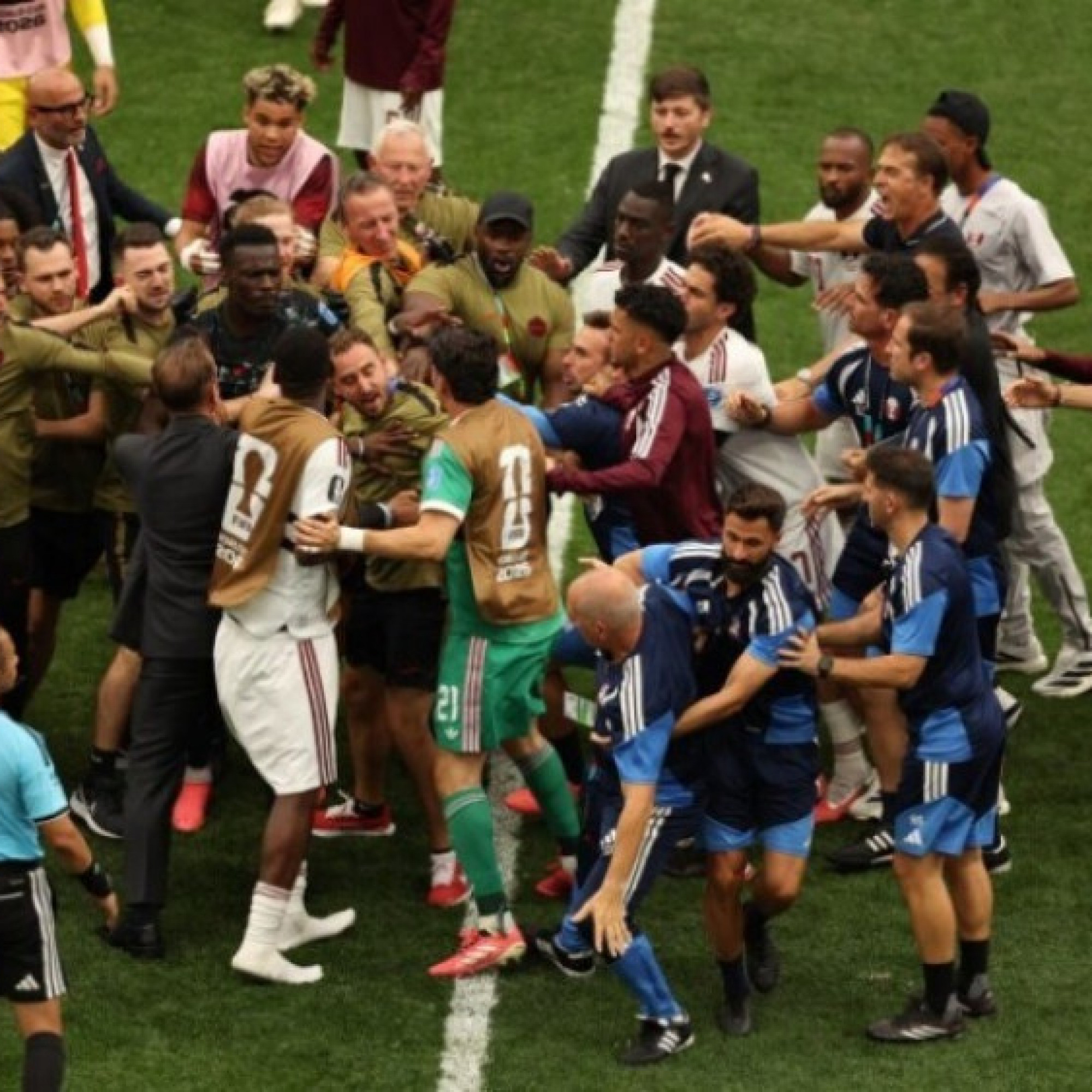  - World Cup hỗn loạn: Canada thắng Qatar 6-0, cầu thủ hai đội lao vào ẩu đả sau trận