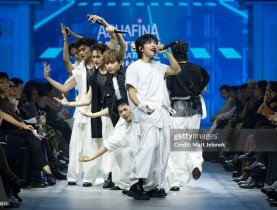 - Tân binh UPRIZE gây chú ý tại Vietnam International Fashion Week, album đầu tay ghi nhận sức nóng sớm