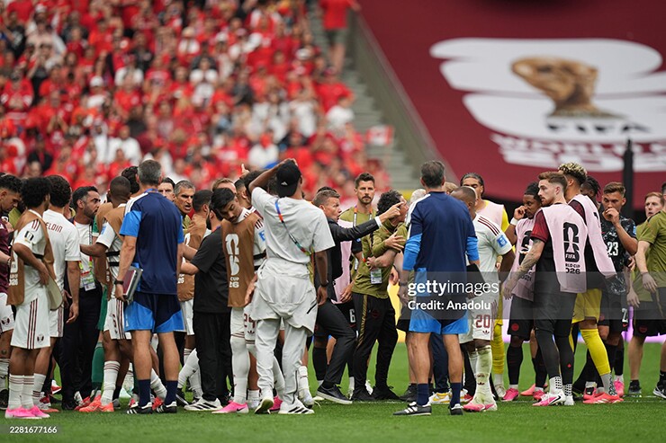 World Cup hỗn loạn: Canada thắng Qatar 6-0, cầu thủ hai đội lao vào ẩu đả sau trận - 3