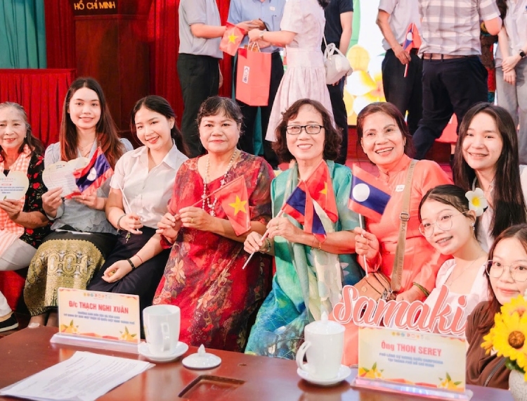 Gia đình Việt với sinh viên Lào, Campuchia đang học tập tại TP.HCM